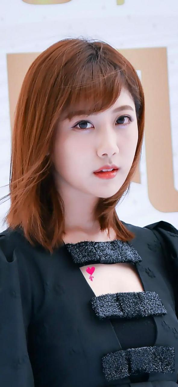 snh48的成员李艺彤icon因为直爽敢说的性格,圈了不少粉丝.