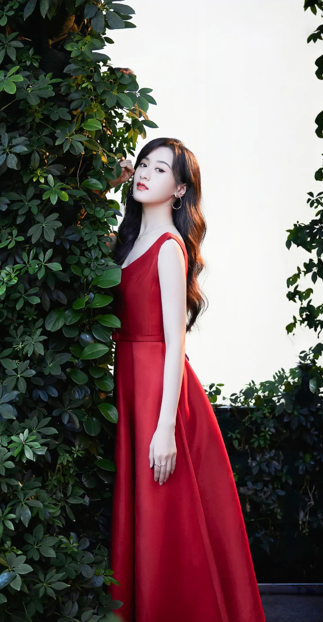 袁冰妍的穿搭让人眼前一亮,时尚有活力.