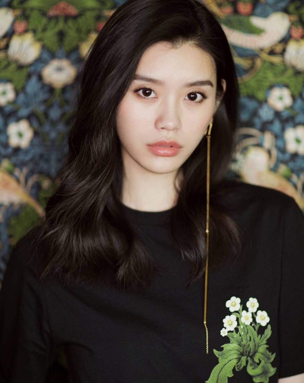 奚梦瑶是一位著名的超模,她的模特生涯始于2009年,2013年11月,作为第