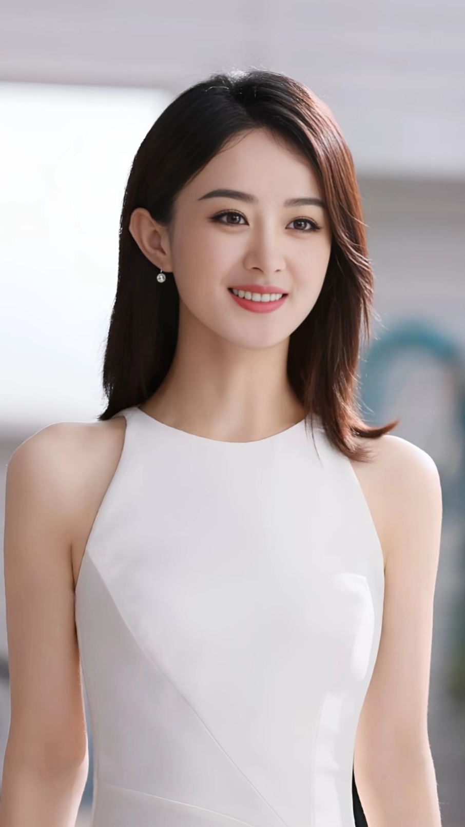 赵丽颖的演艺生涯开始于2006年,她参加了一个名为"雅虎搜星"的选秀