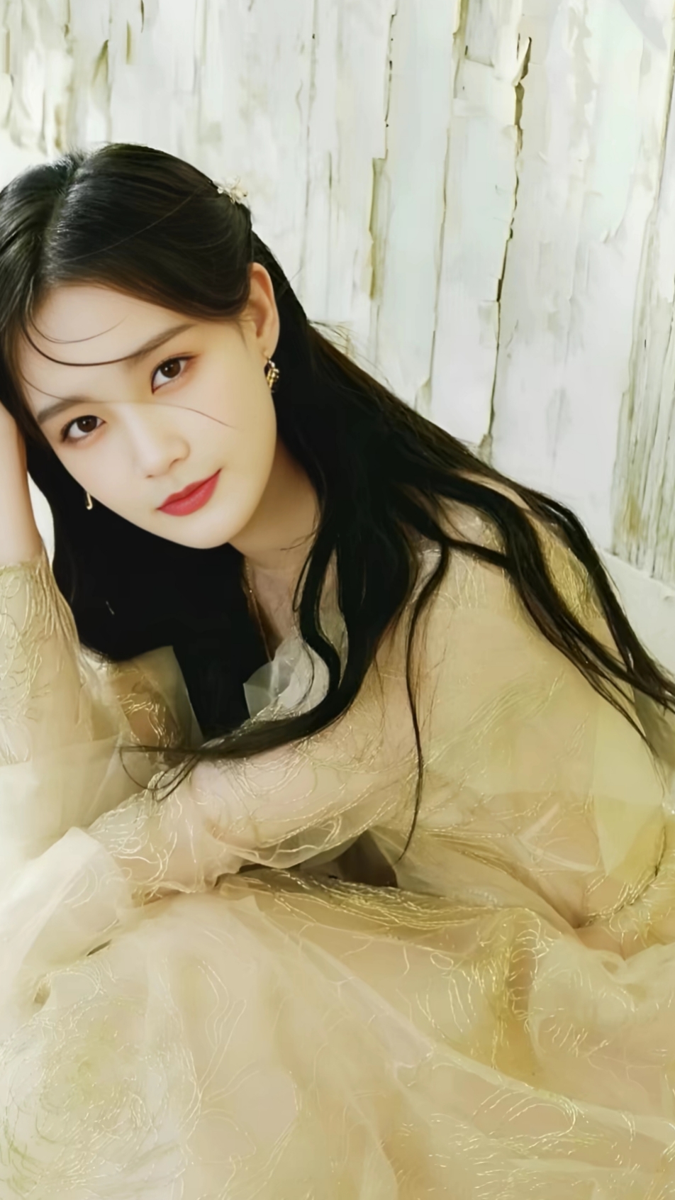 是一位中国女演员,出生于1990年9