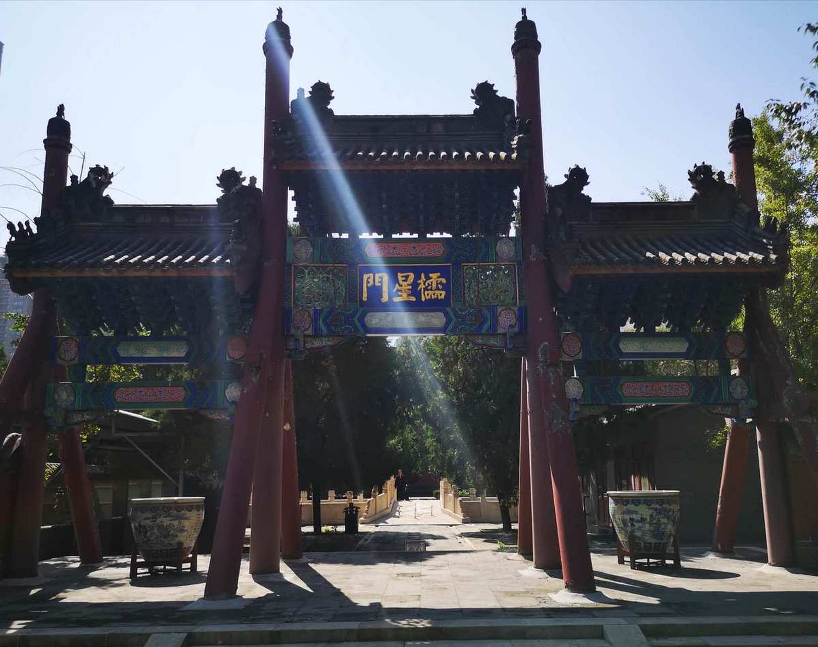 孟月战龙门[中国加油]  风破炎阳烈日天 雷震九州降澹霖 雨批四海门生