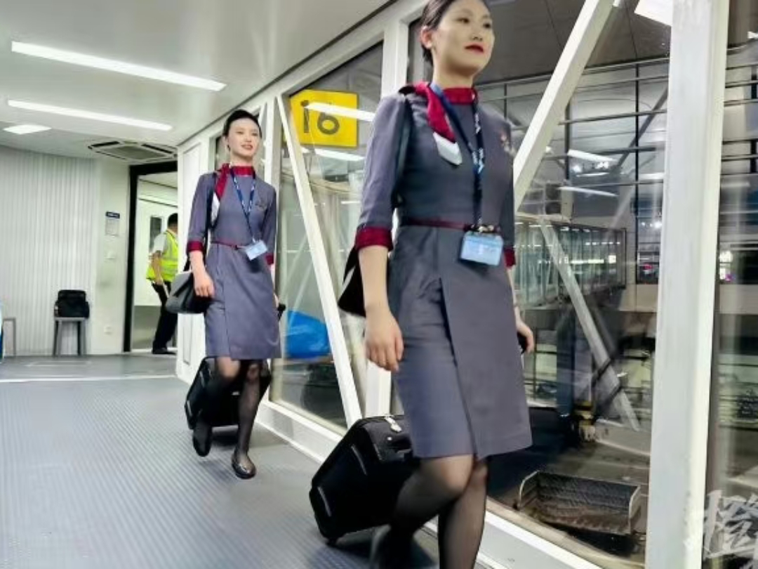 湖南航空 制服图片