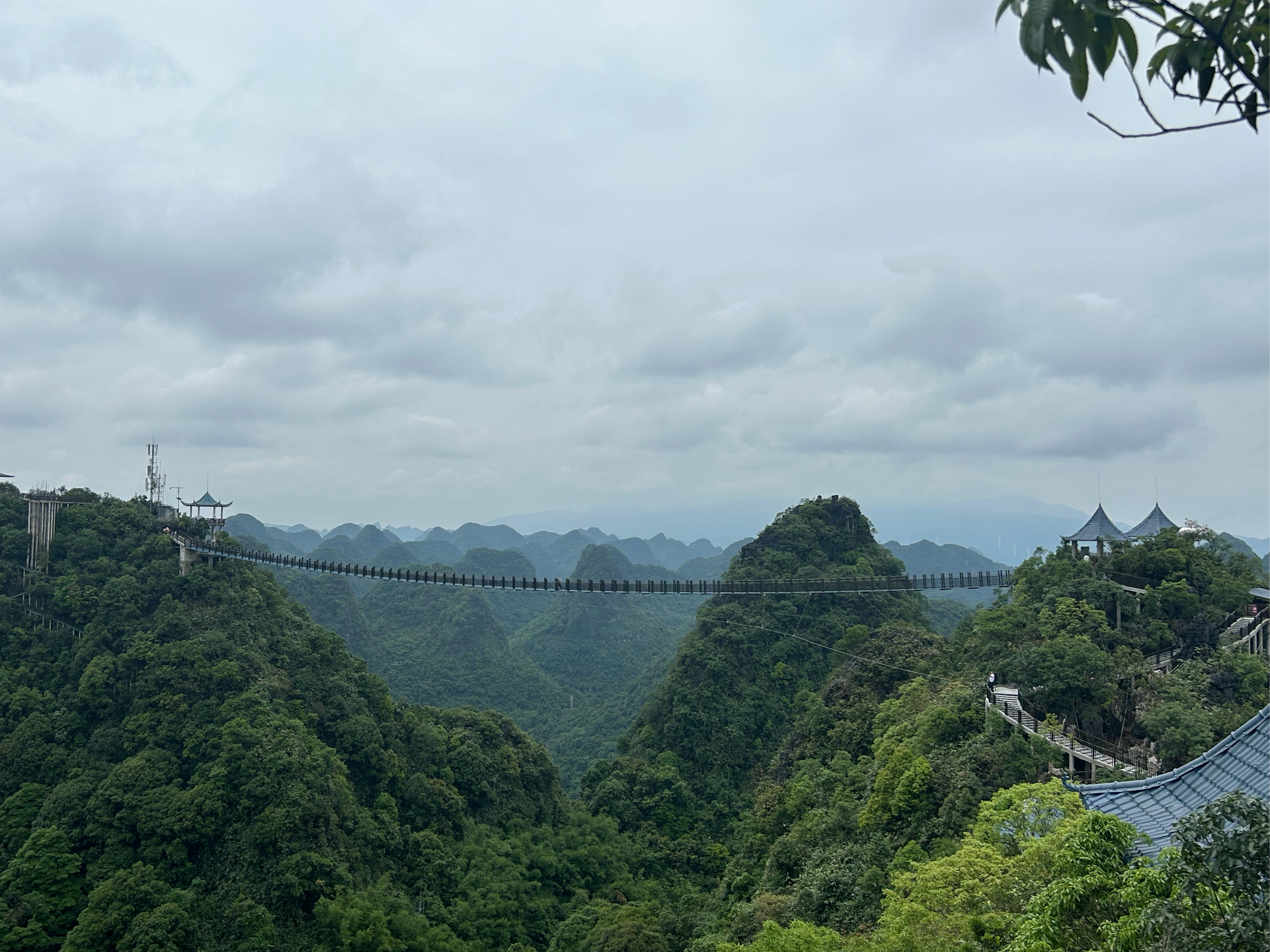 烟台山吊桥图片