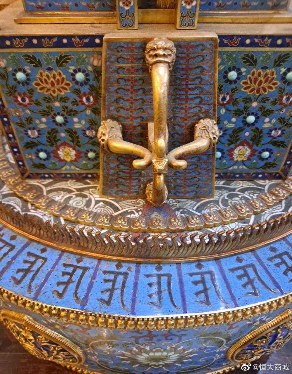 清乾隆造办处御制铜胎掐丝珐琅坛城一对,这一对坛城当时是分开了,老曾