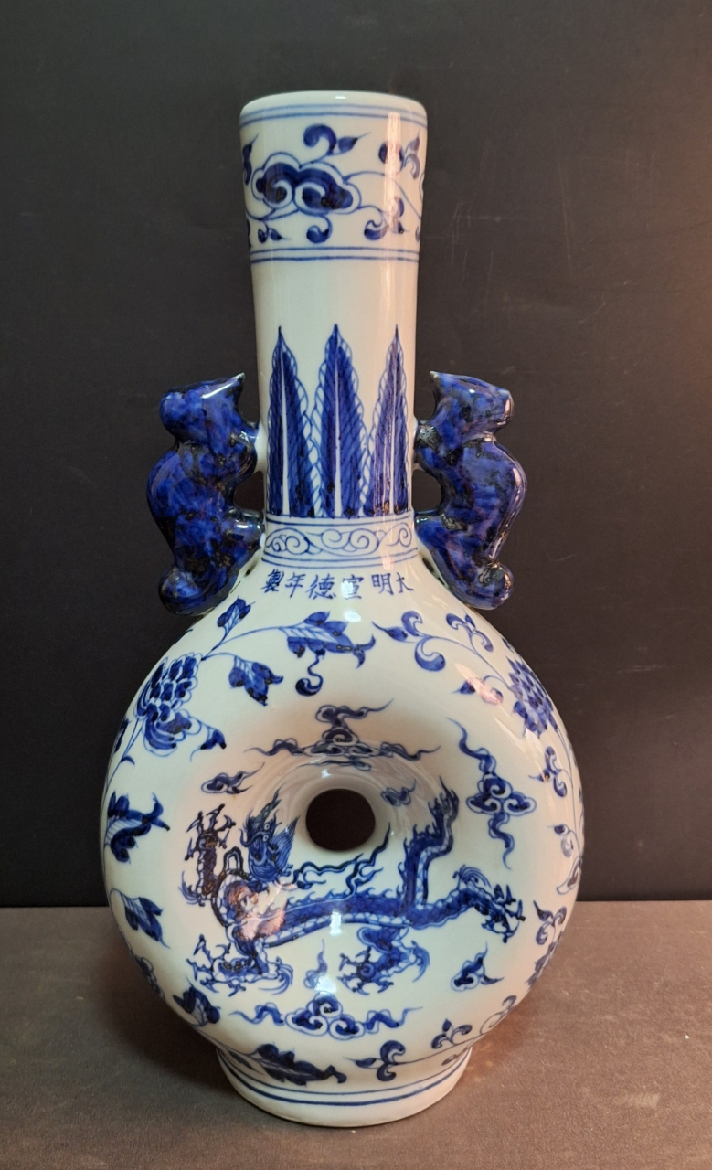 大明宣德年制青花缠枝莲龙凤纹双耳瓶一对!比较少见!