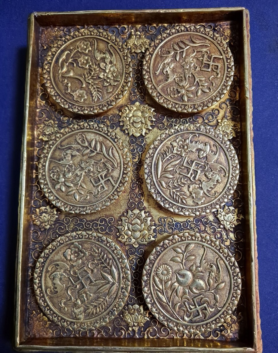 清 乾隆御制"九州清晏"祈福银鎏金钱币二盒,一盒二层各6个钱币和盖盒