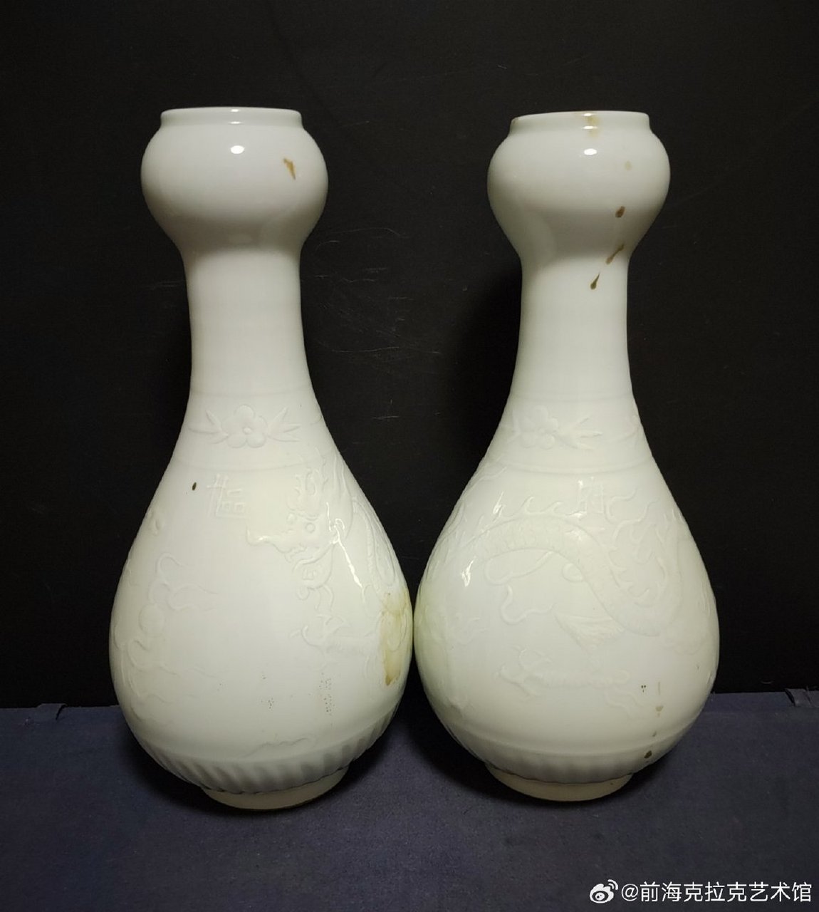元代卵白釉枢府瓷(地位比元青花还要高,更加罕见)枢府釉蒜头瓶一对,高