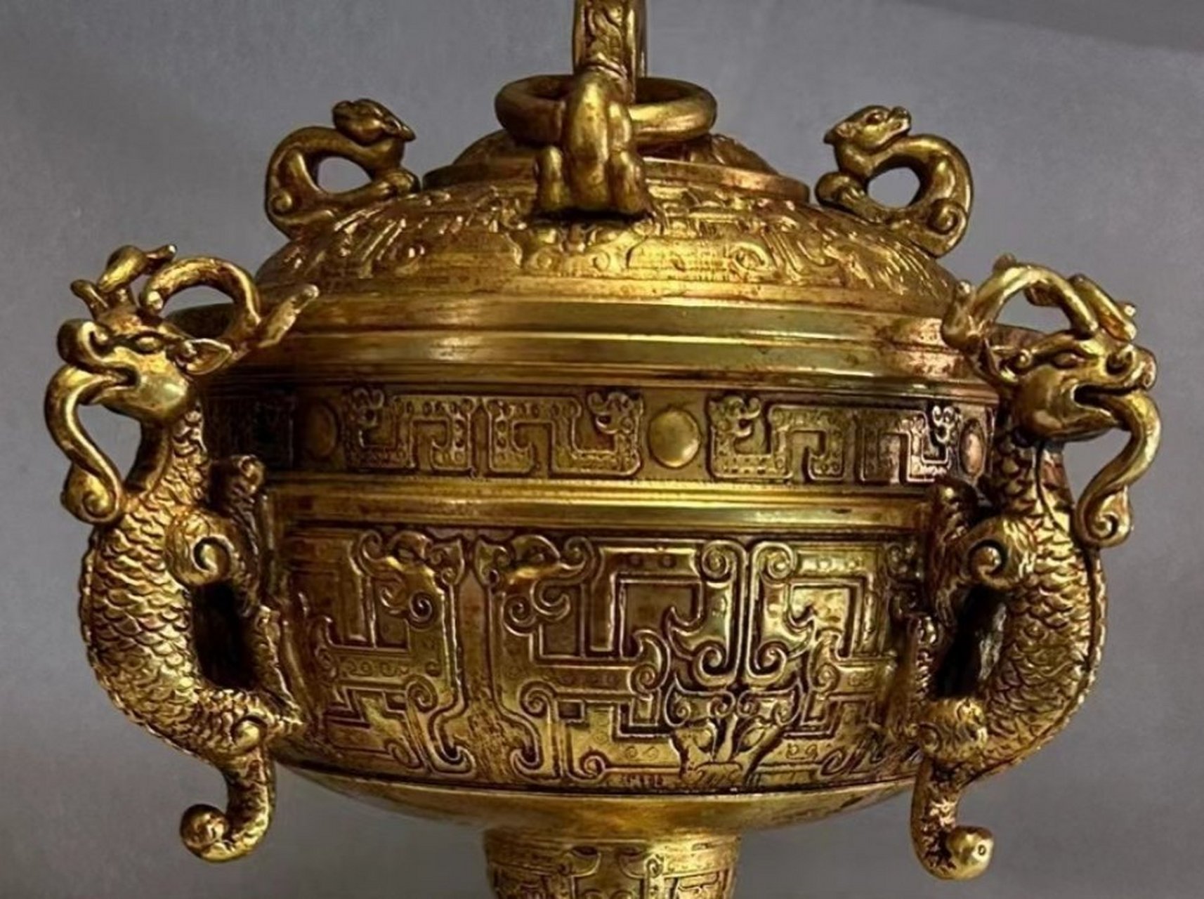 大明宣德年制皇家御用银鎏金龙生九子香炉!