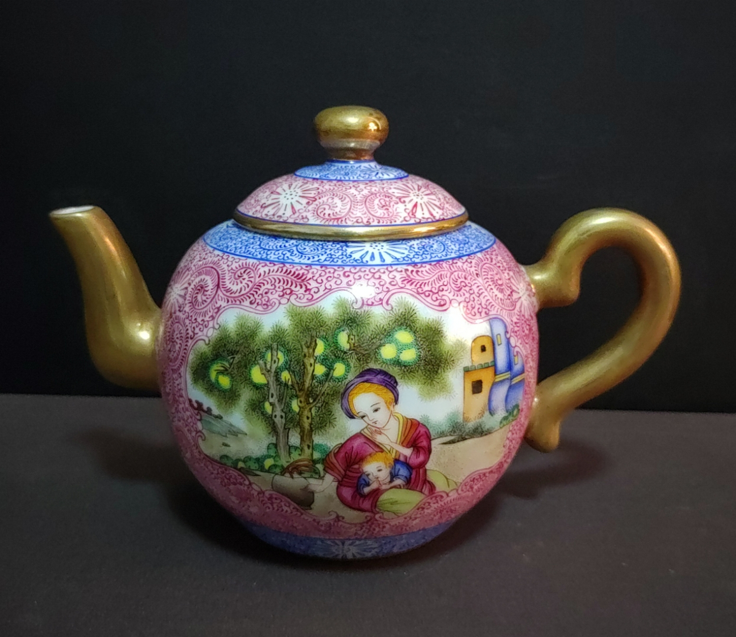 清乾隆御制珐琅彩西洋人物茶壶!高12.5厘米72长17.5厘米 6767