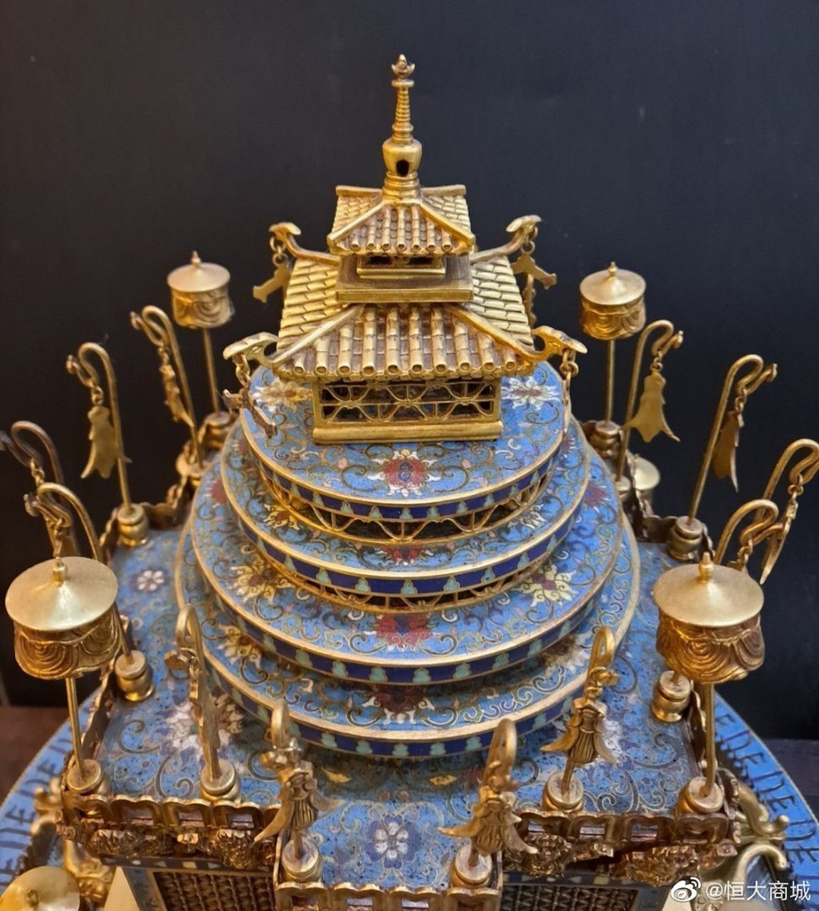 清乾隆造办处御制铜胎掐丝珐琅坛城一对,这一对坛城当时是分开了,老曾