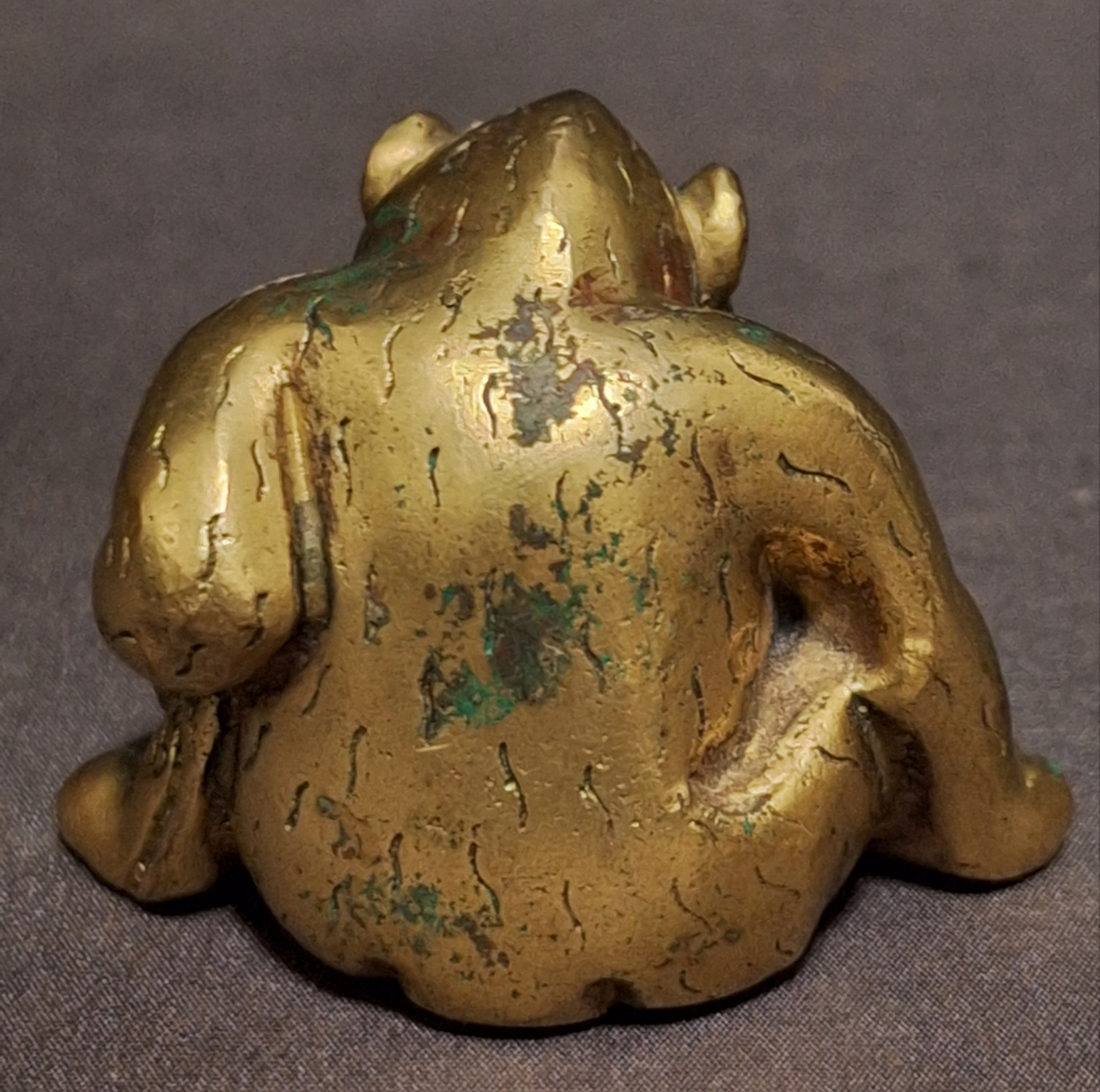 安思远同款西汉铜鎏金小熊摆件93老曾每天把玩的小东西!