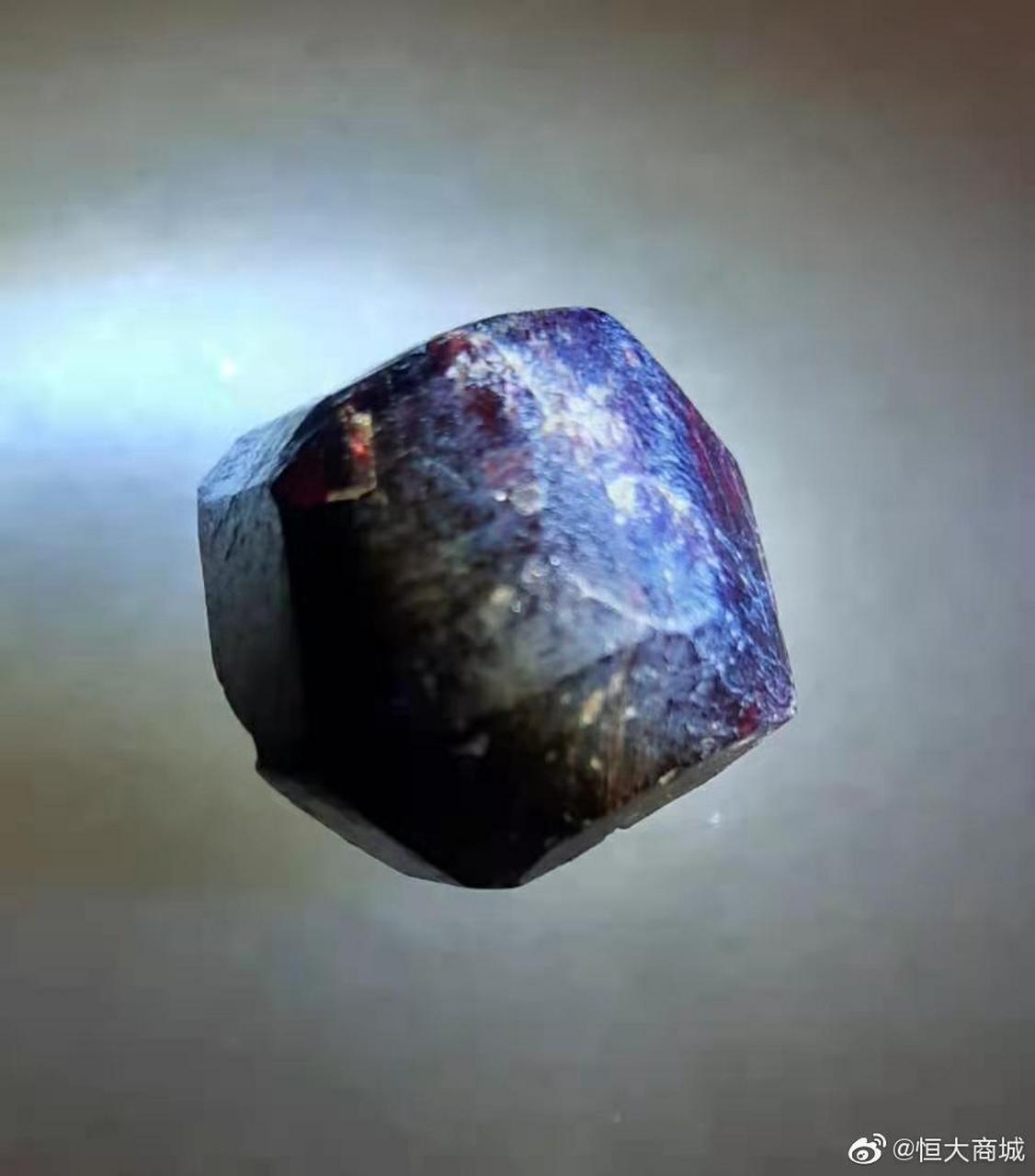 三颗缅甸红宝石原石,大号是127克拉图一!中号是70克拉图二!小号是55.