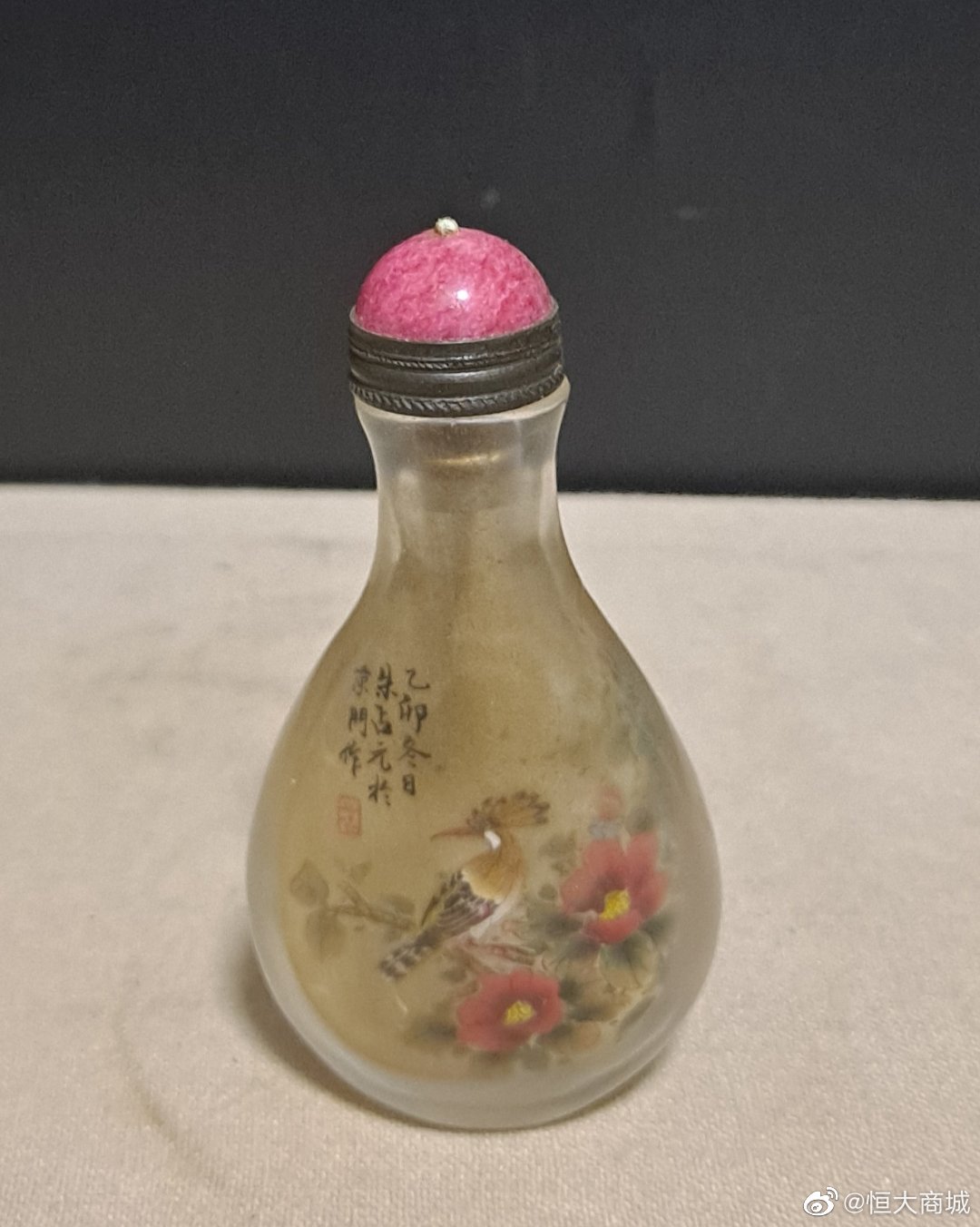 乙卯冬日朱占元于京门作!料胎内画花鸟纹鼻烟壶!高8.3厘米
