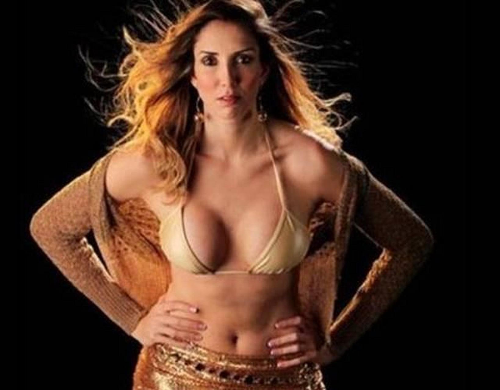 在国家队效力期间,塔伊萨·梅内塞斯与队友法比亚娜组成的巴西"双塔"