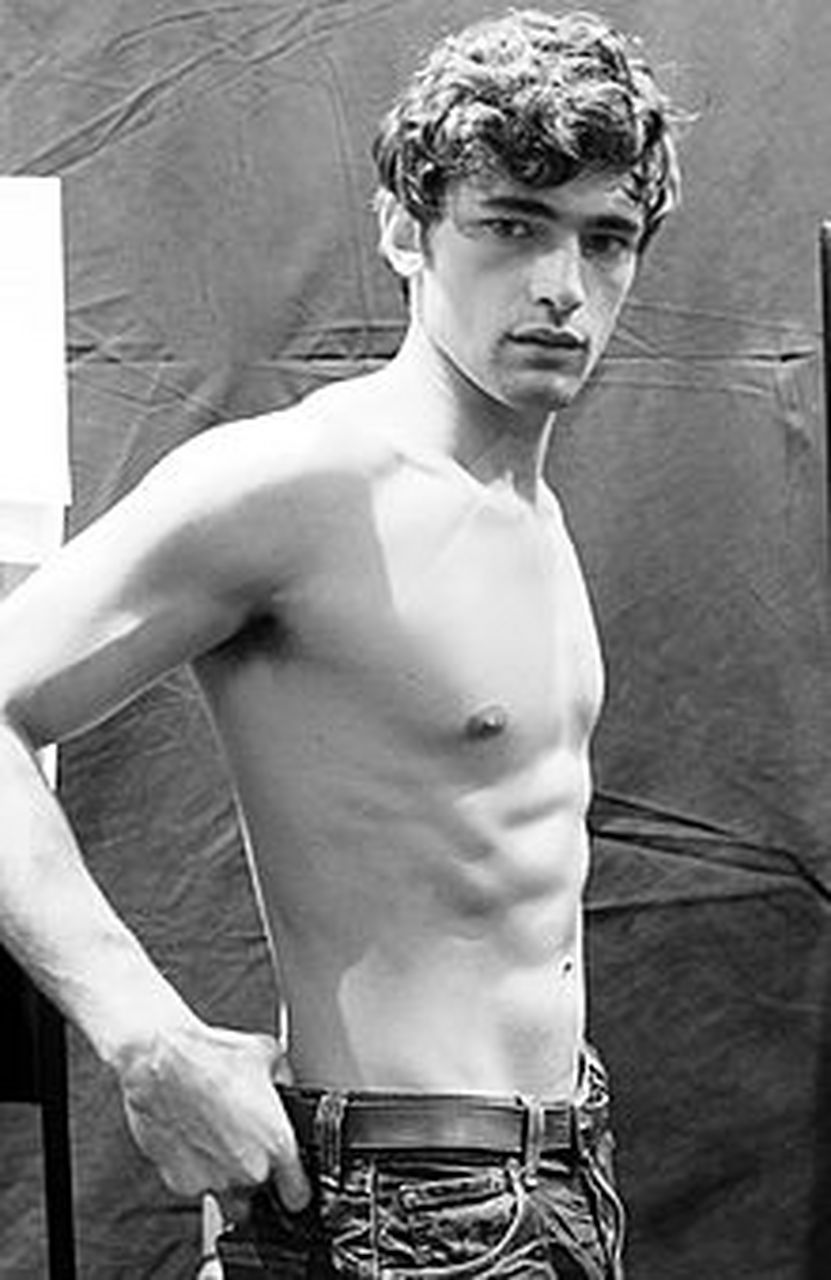肖恩·奥普瑞 (sean opry) 是注定成为t台传奇的当红男模.