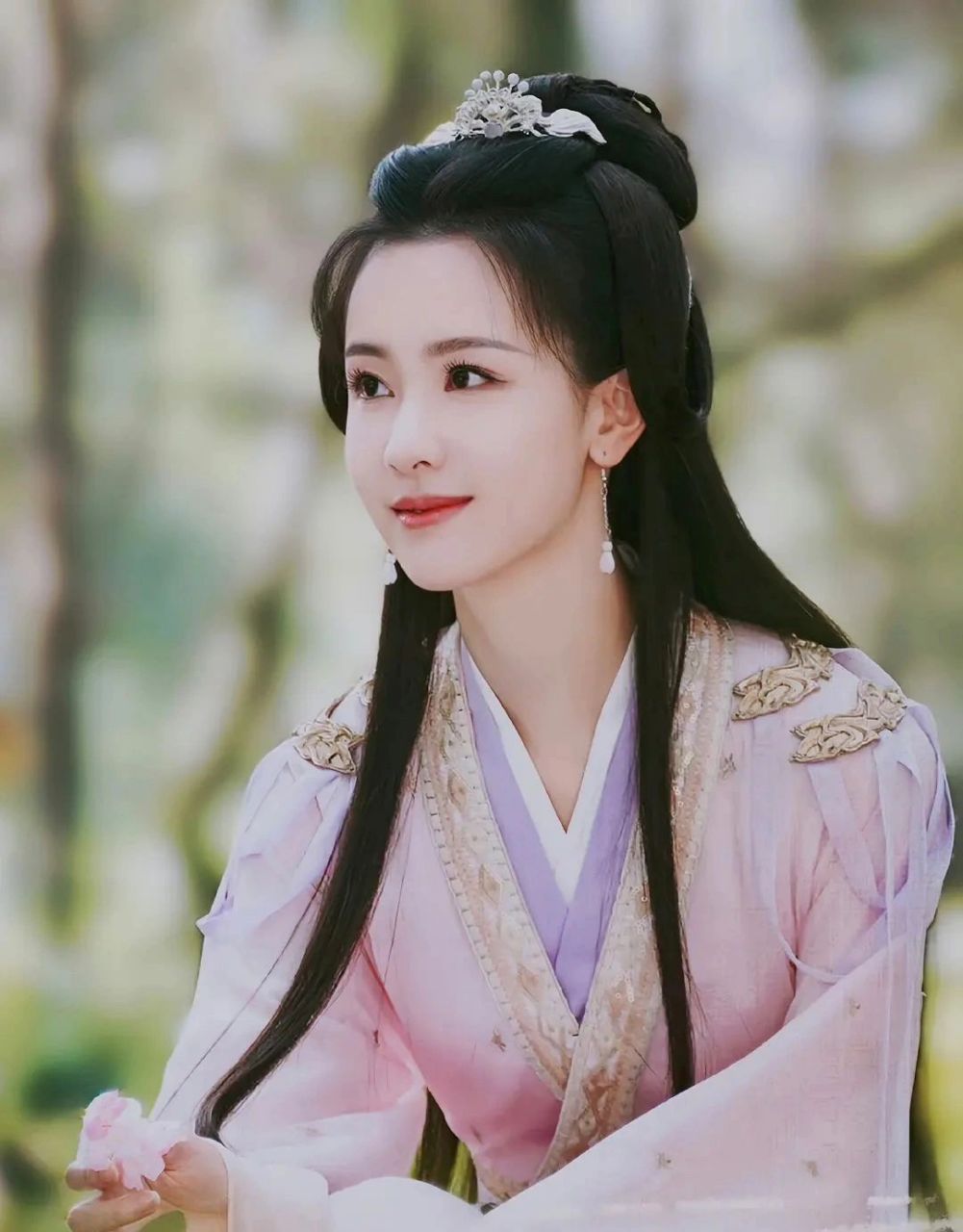 很是喜欢《莲花楼》的女主的人设,不再是傻白甜