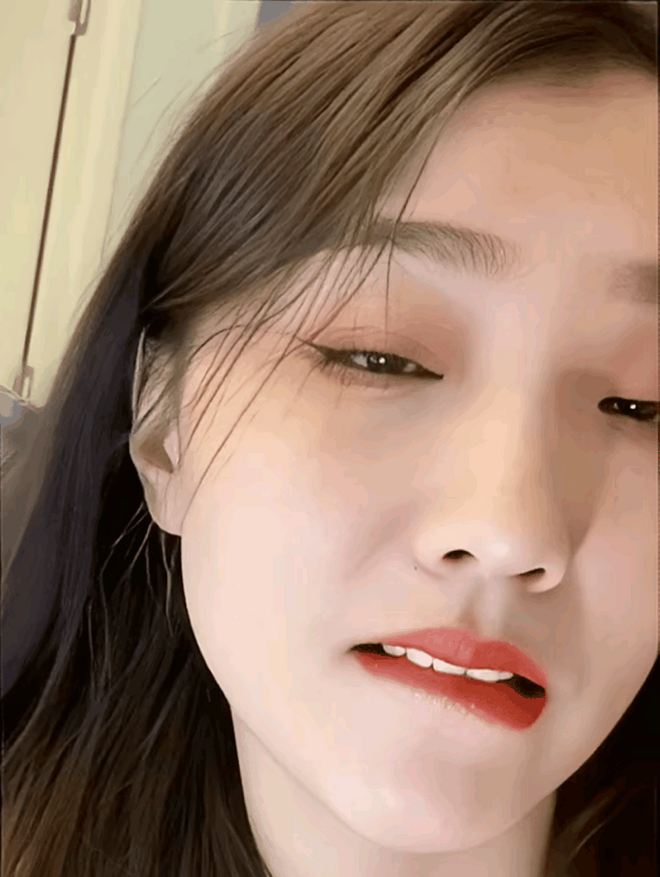 可甜可飒,咬嘴唇性感,喝[干杯]霸气,一个眼神秒杀万千!