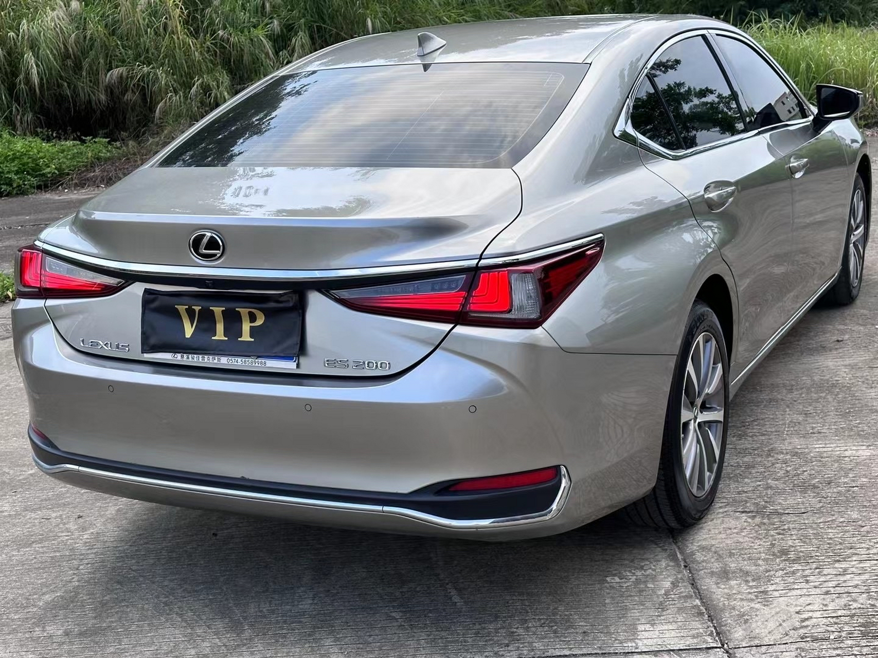 2021年雷克萨斯es200卓越版,一手车4万公里,全程带4s店保养记录.