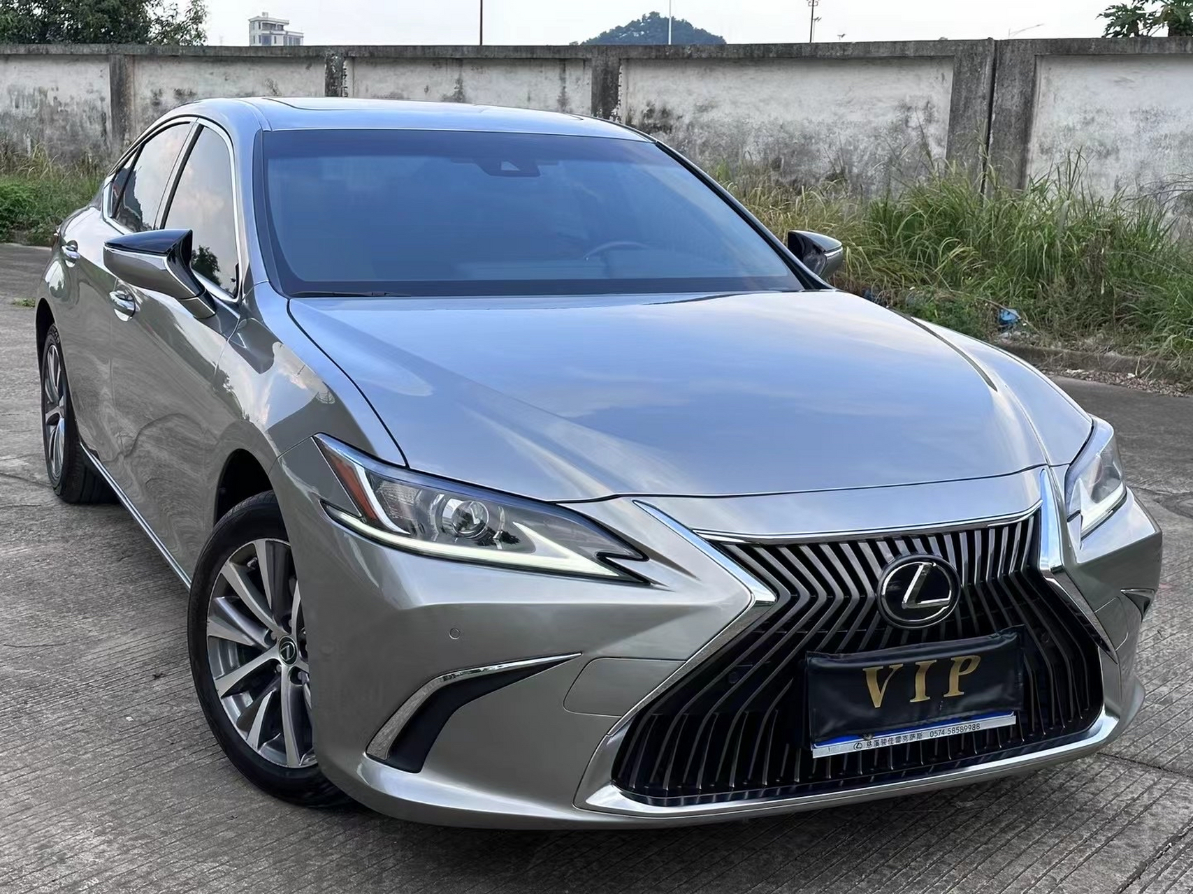 2021年雷克萨斯es200卓越版,一手车4万公里,全程带4s店保养记录.