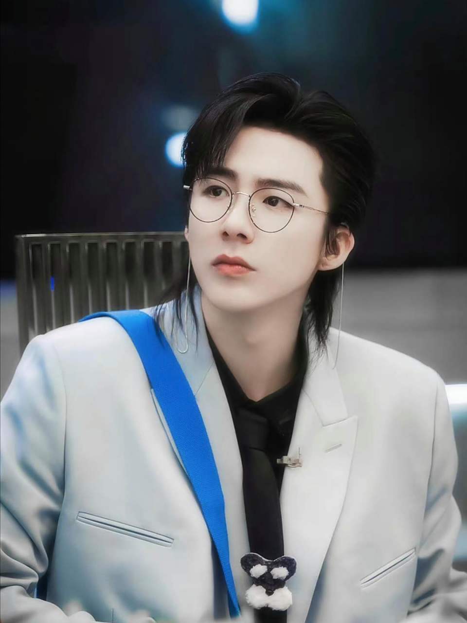 宁哥戴上眼镜,怎么有点像斯文败类呢#摩登兄弟刘宇宁