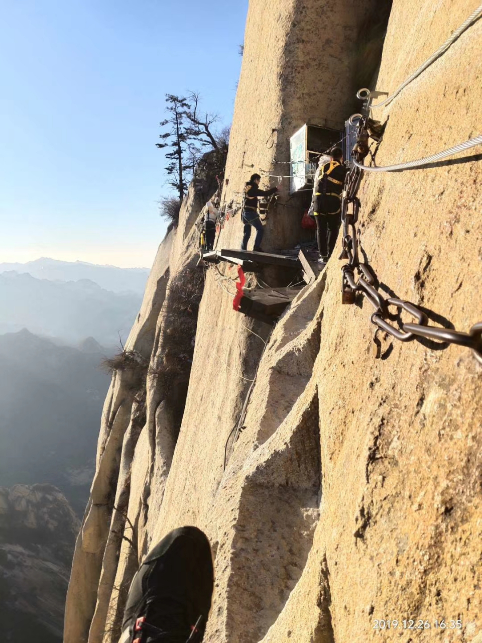 环陕西省旅行第14站: 长空栈道-华山第一天险  即上一期华山各景点,这