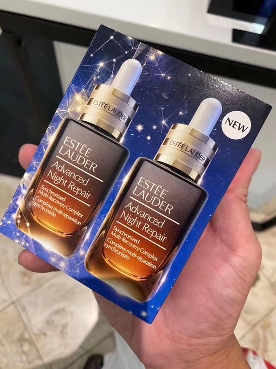 雅诗兰黛小棕瓶,全称为雅诗兰黛特润修护肌透精华露(estée lauder