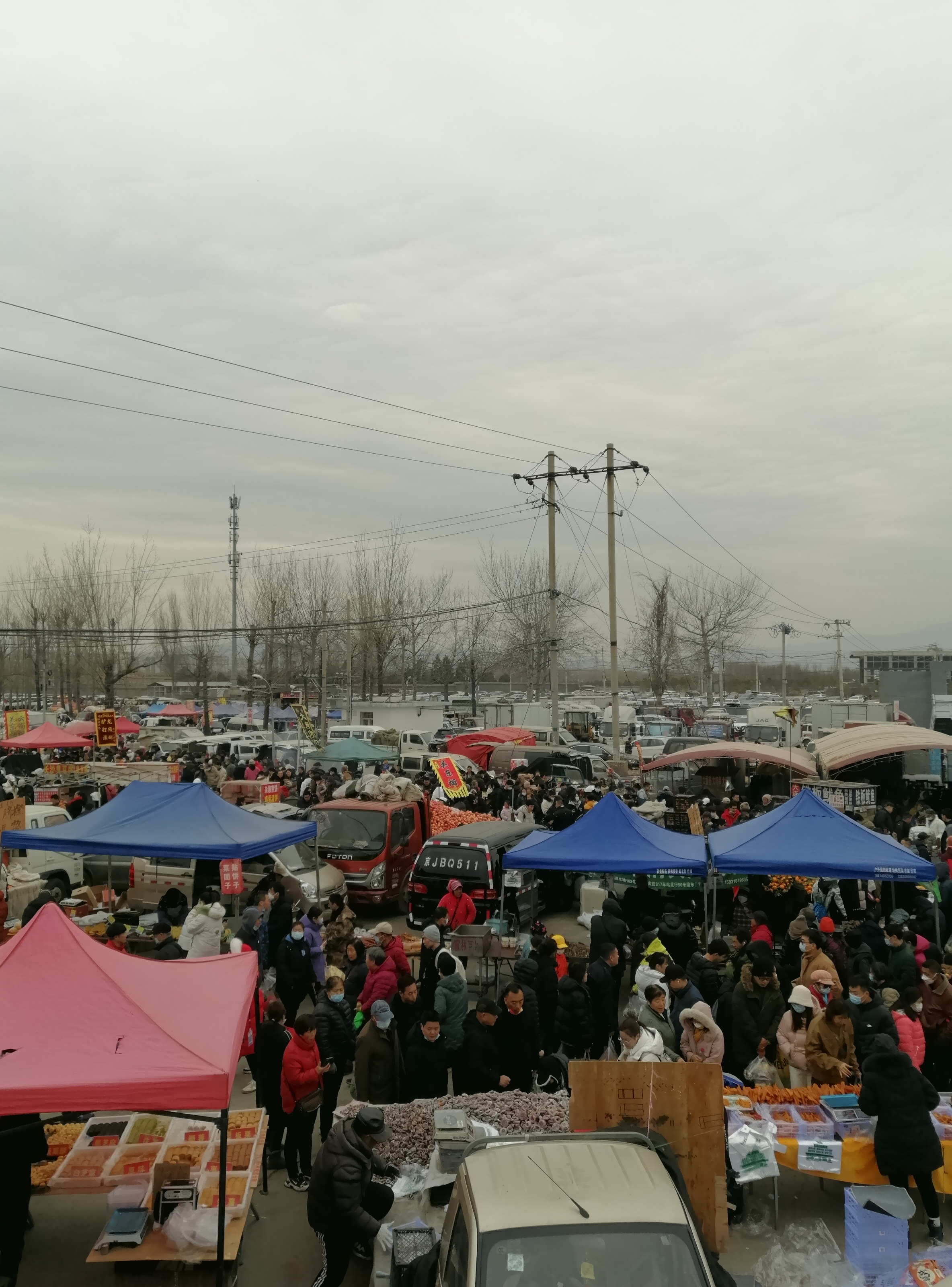 沙河大集位于北京昌平沙河镇的沙河南一休闲广场内,是北京郊外最大的