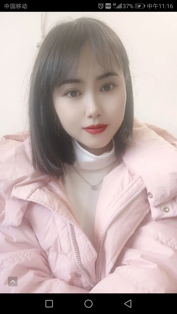 冬日的风,如刀似剪,在少女身旁凛冽而舞