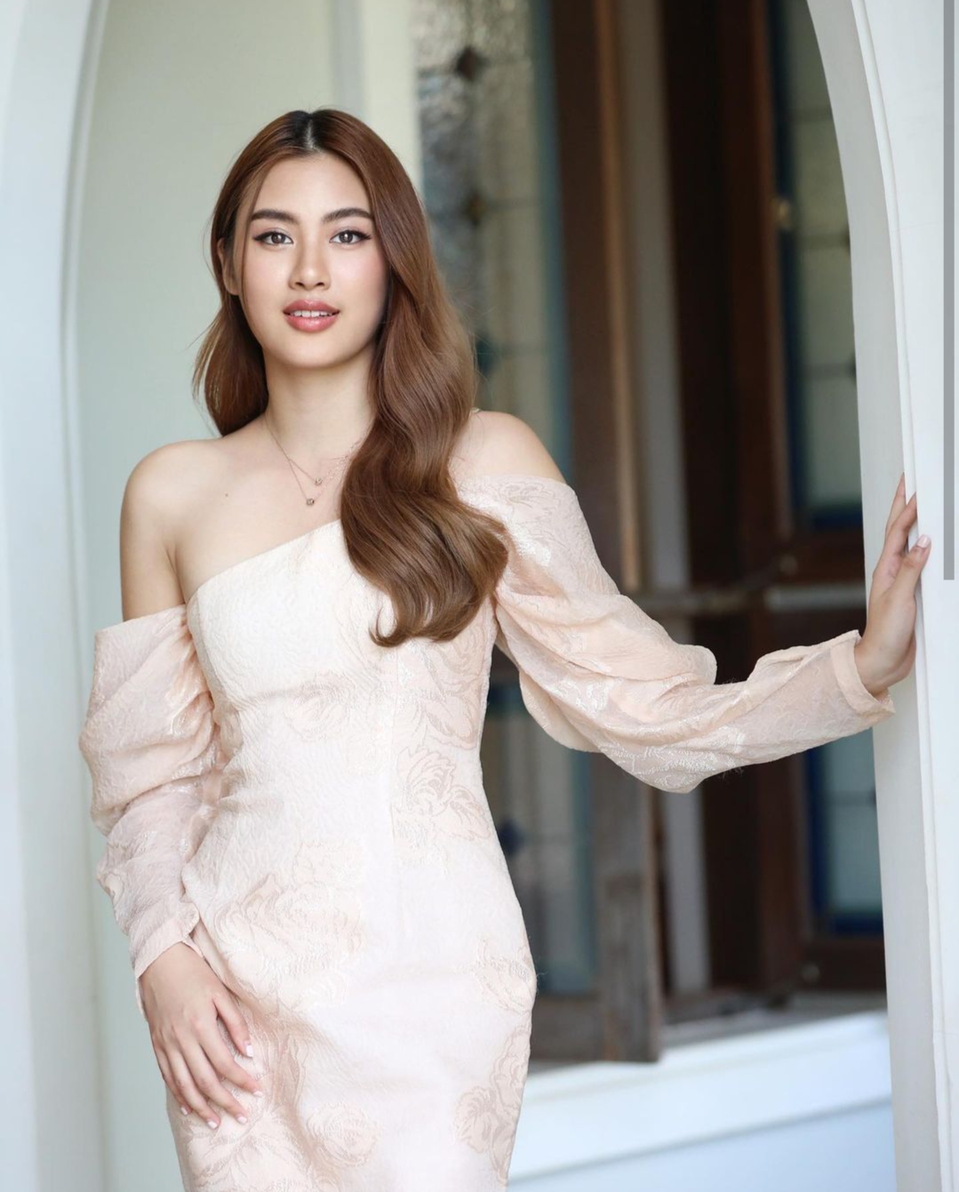 泰剧# 坏爱(mai&jes) jazzy 生日:1999/1/1 身高:174 血统:泰英混 