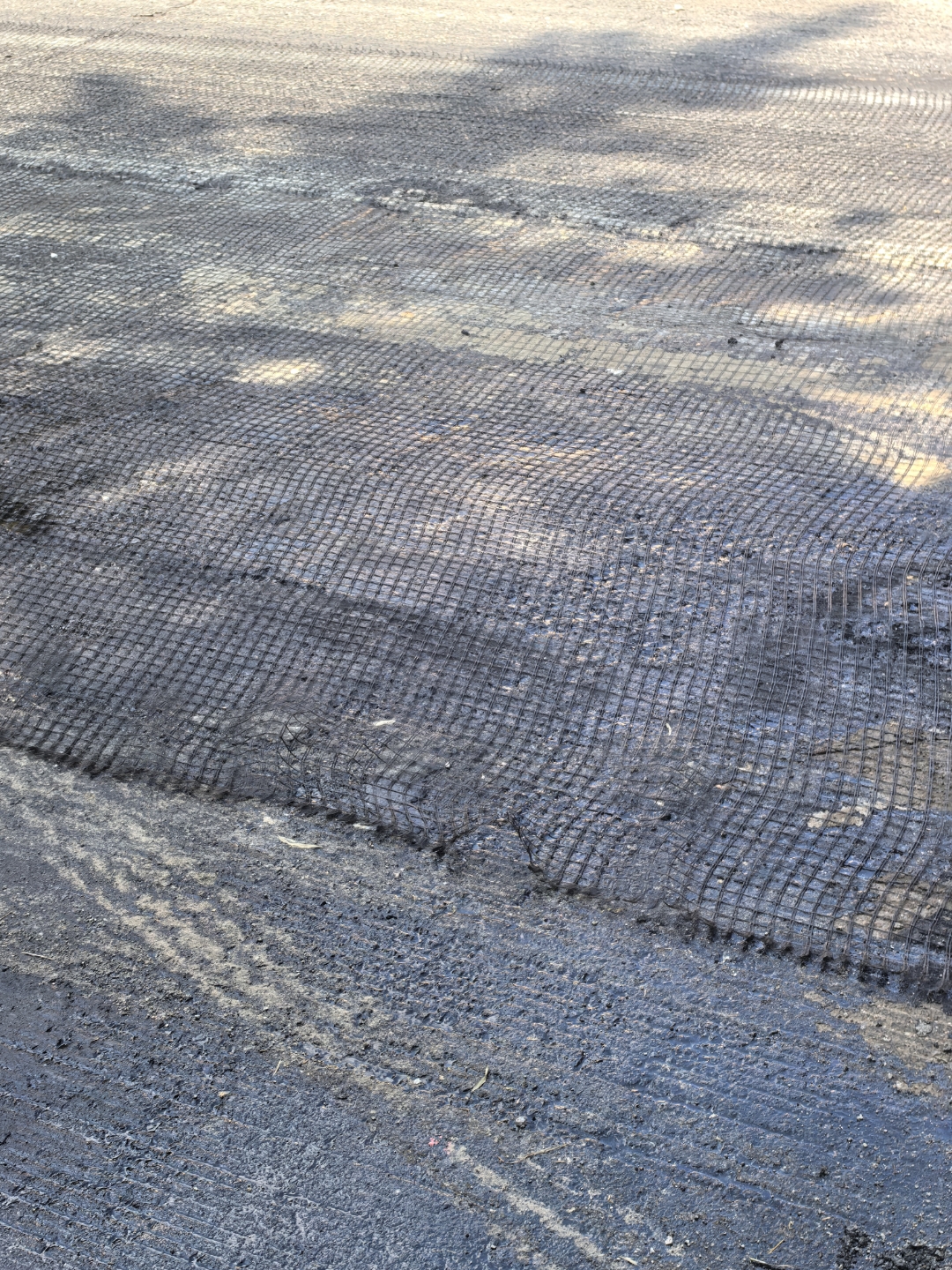 玻纤格栅 土工格栅是一种主要的土工合成材料,具有独特的性能与功效.