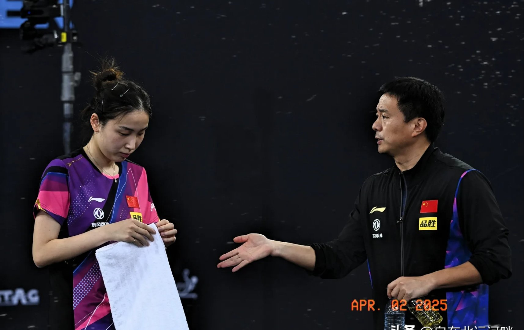 昨晚wtt仁川冠军赛钱天一的场外教练不是李大成,居然换成了马俊峰