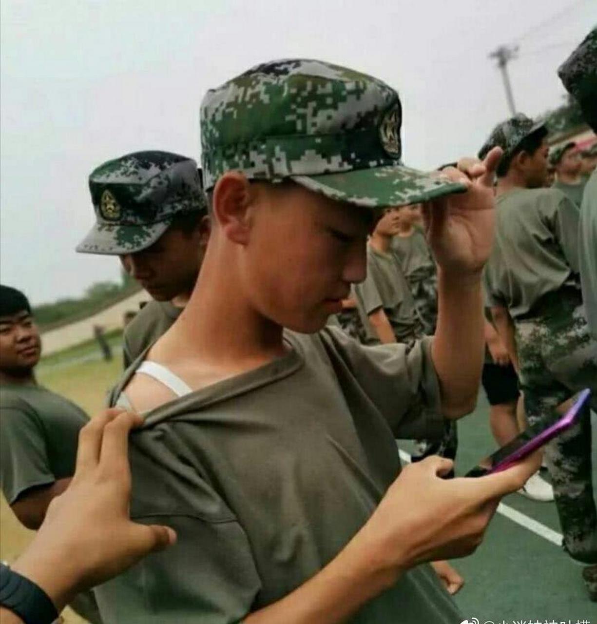 同行十二年,不知木兰是女郎