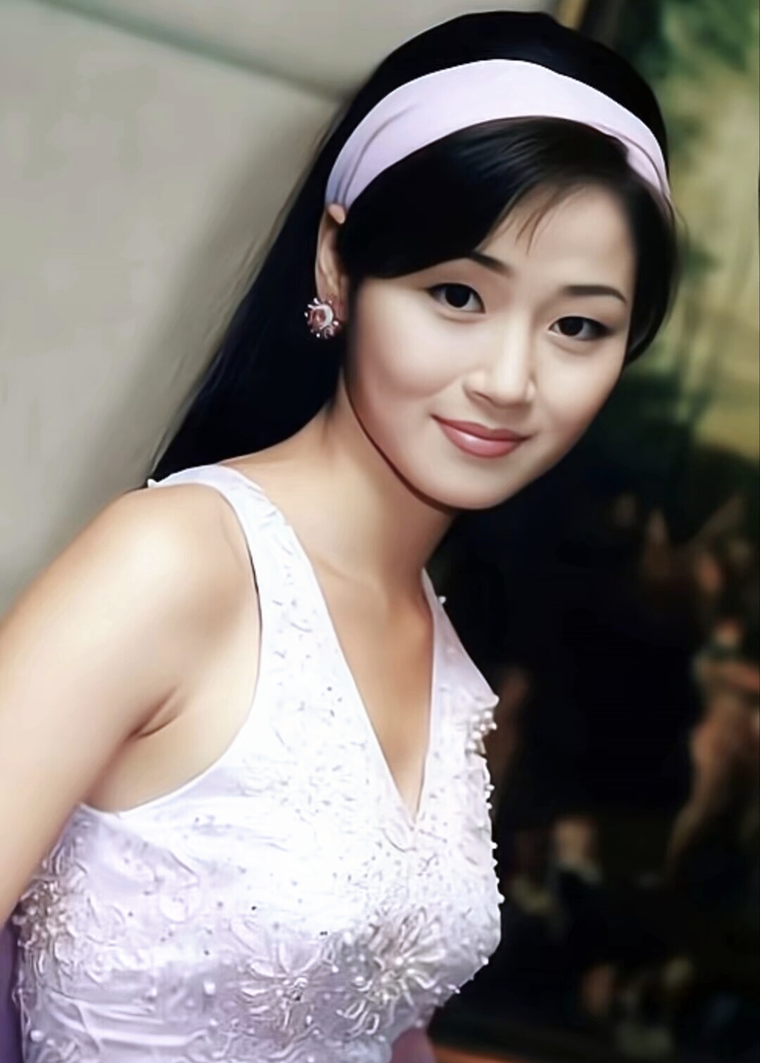 演艺之路璀璨的万绮雯