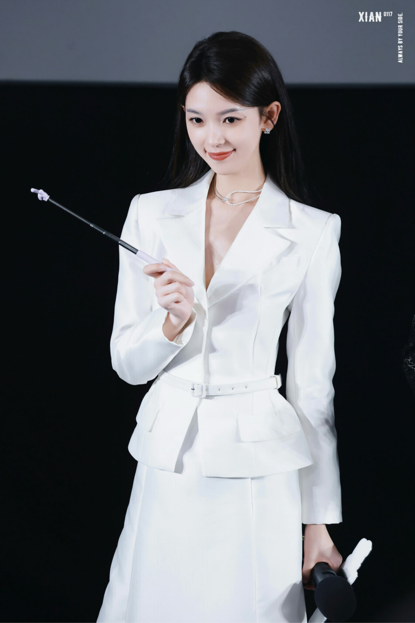 陈瑶女神出席微博追剧团活动,她的笑容如春风拂面,让人心生欢喜.