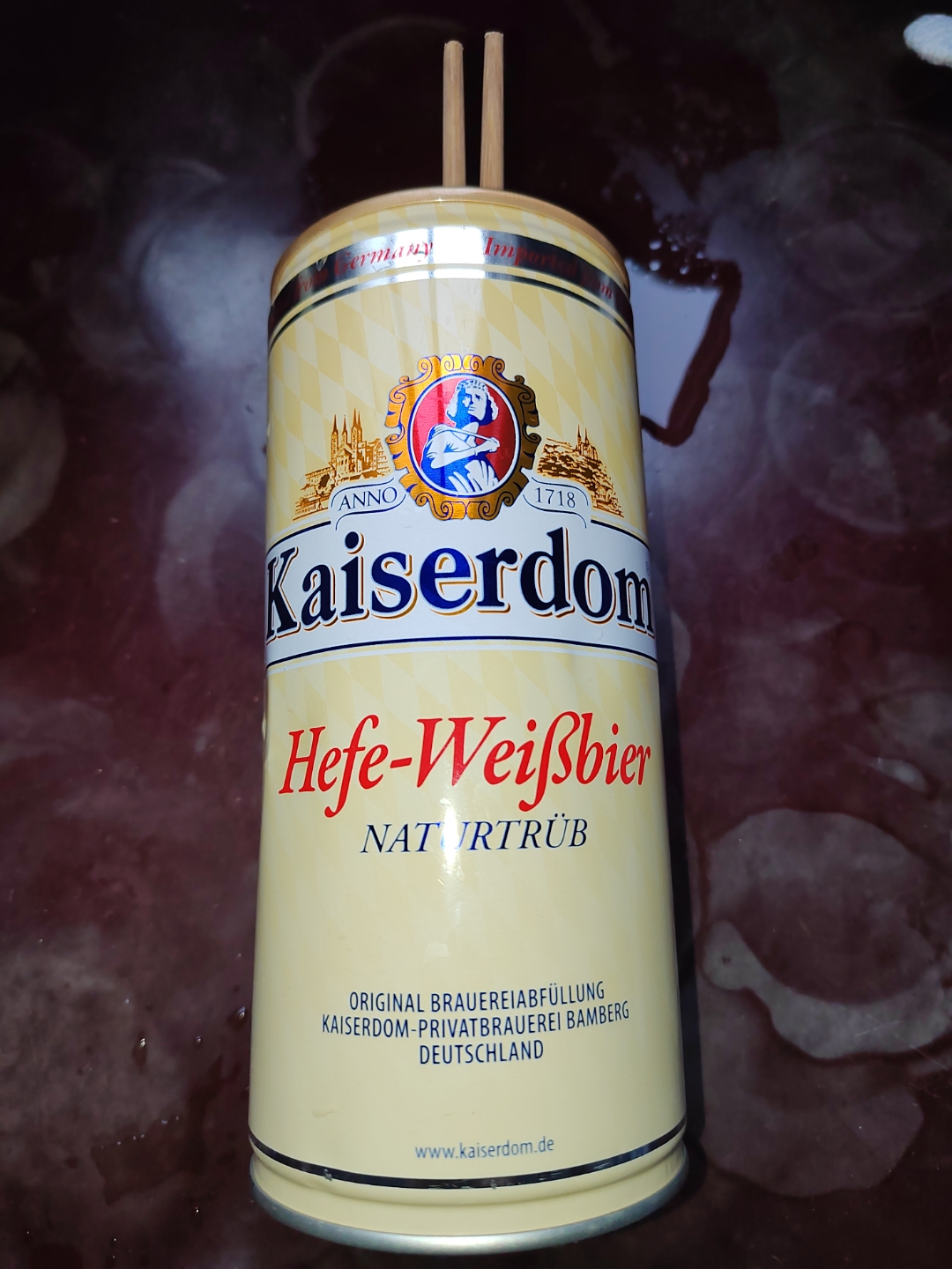 实话实说,第一次喝这种啤酒,泡沫丰富,口感好,慢斟慢饮,甚好!