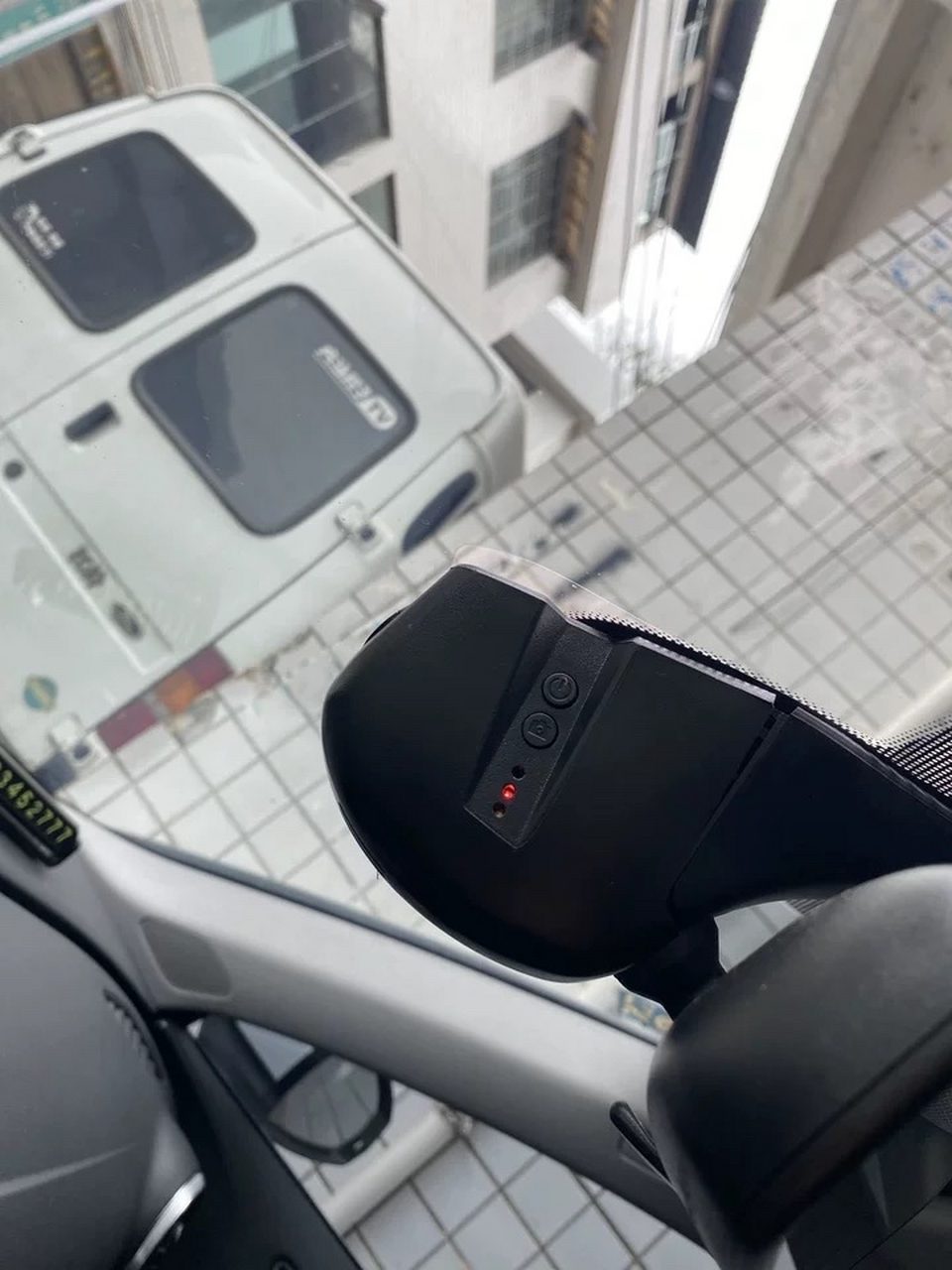 哪位大师知道这是什么品牌记录仪,以前是下载慧车天下app