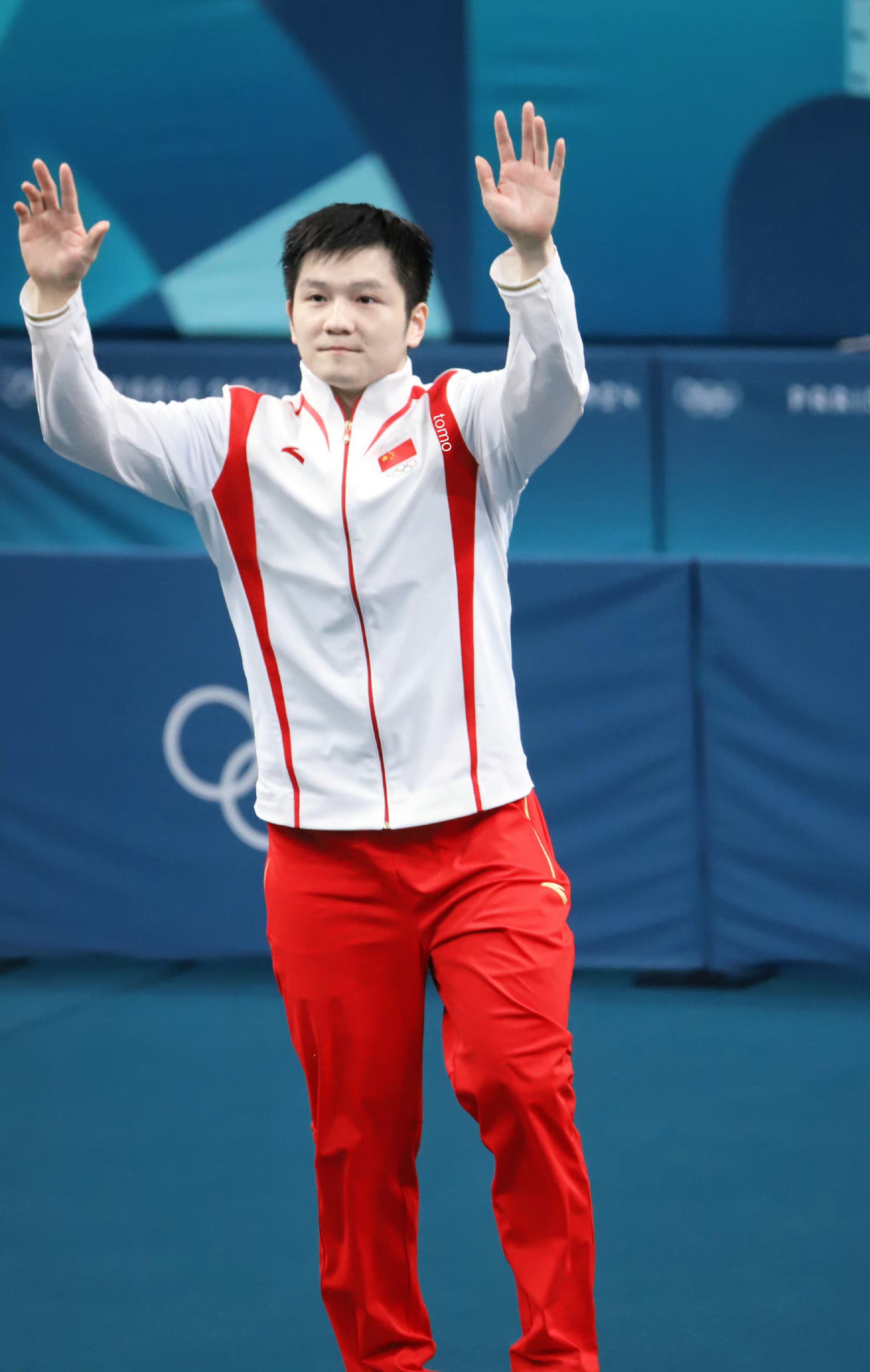 是马龙 目前现役男单 只有樊振东有这个机会 在2021年第十四届全运会