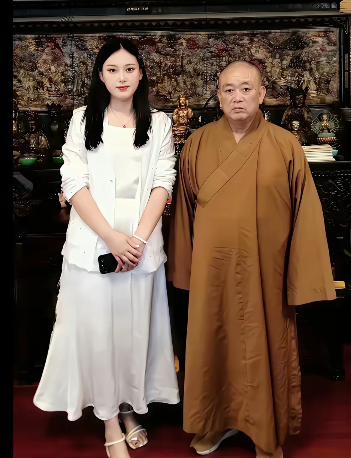 这么大新闻,说这主持五十几个情人,一百七十几个孩子
