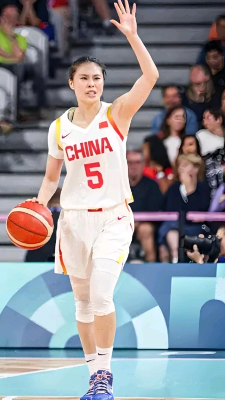 宫鲁鸣有意跟王思雨过不去.集训50天可不可以?完全可以