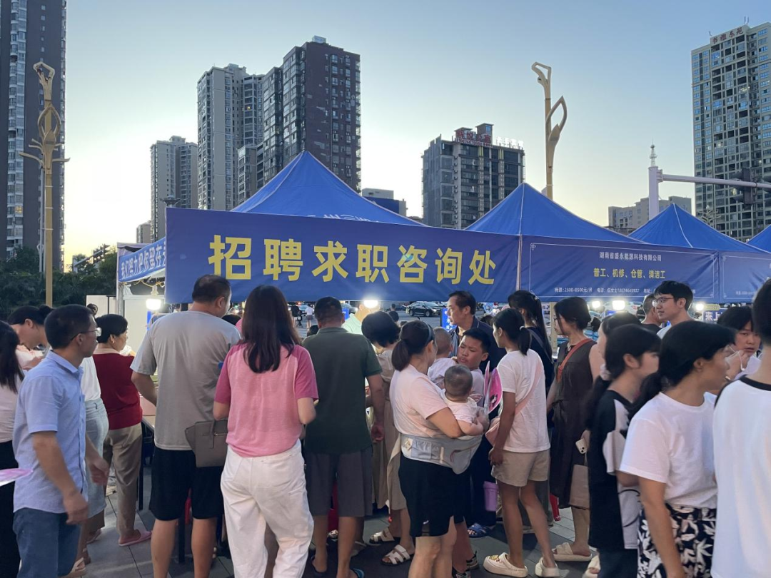 从明年开始,一年1300万到1600万大学生.持续十三四年