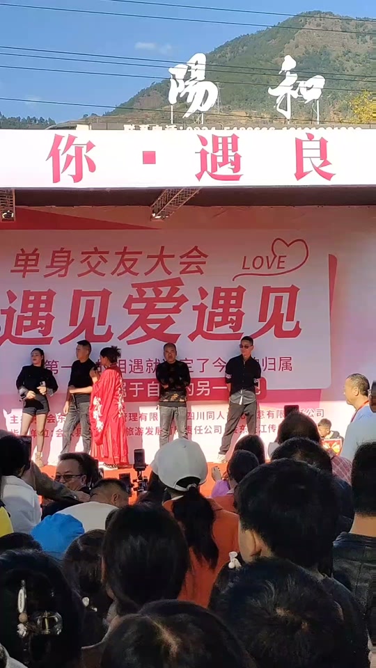相亲平台推荐两个女孩,不知道怎么选