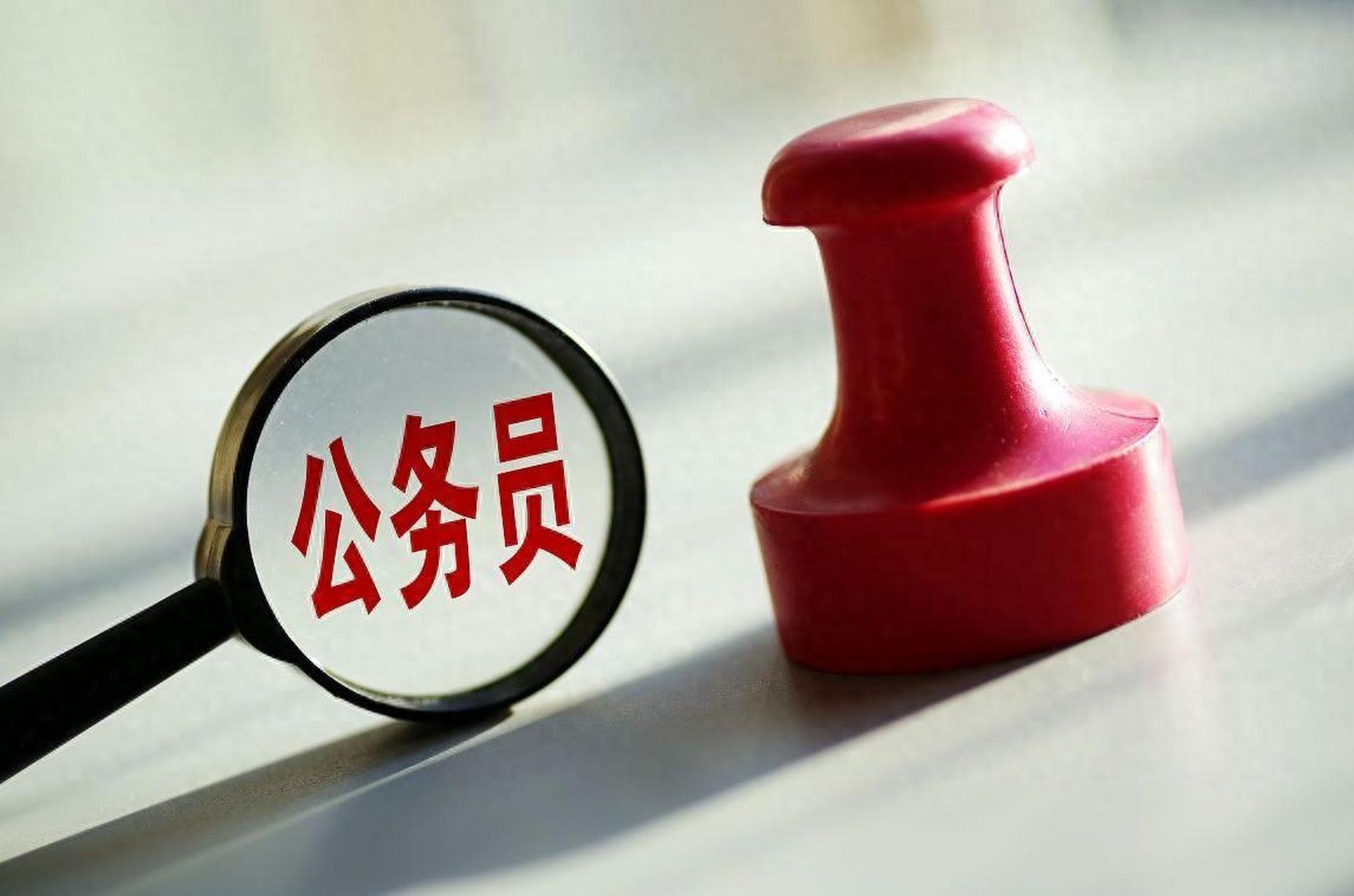 211出来上岸当公务员难如登天,而警校毕业出来95%以上都能当人民警察