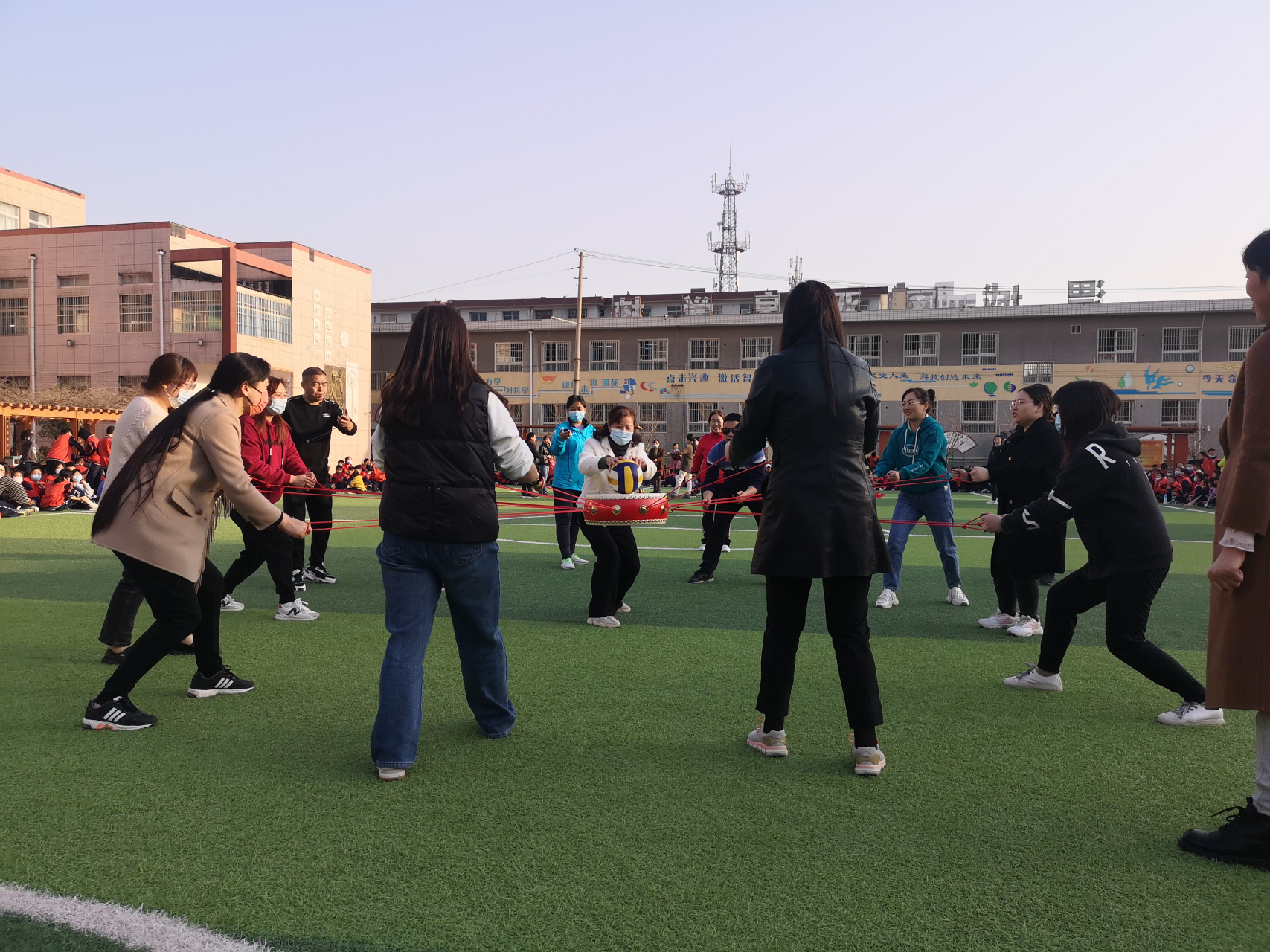 双泉学校举办庆祝"三八"妇女节趣味比赛活动