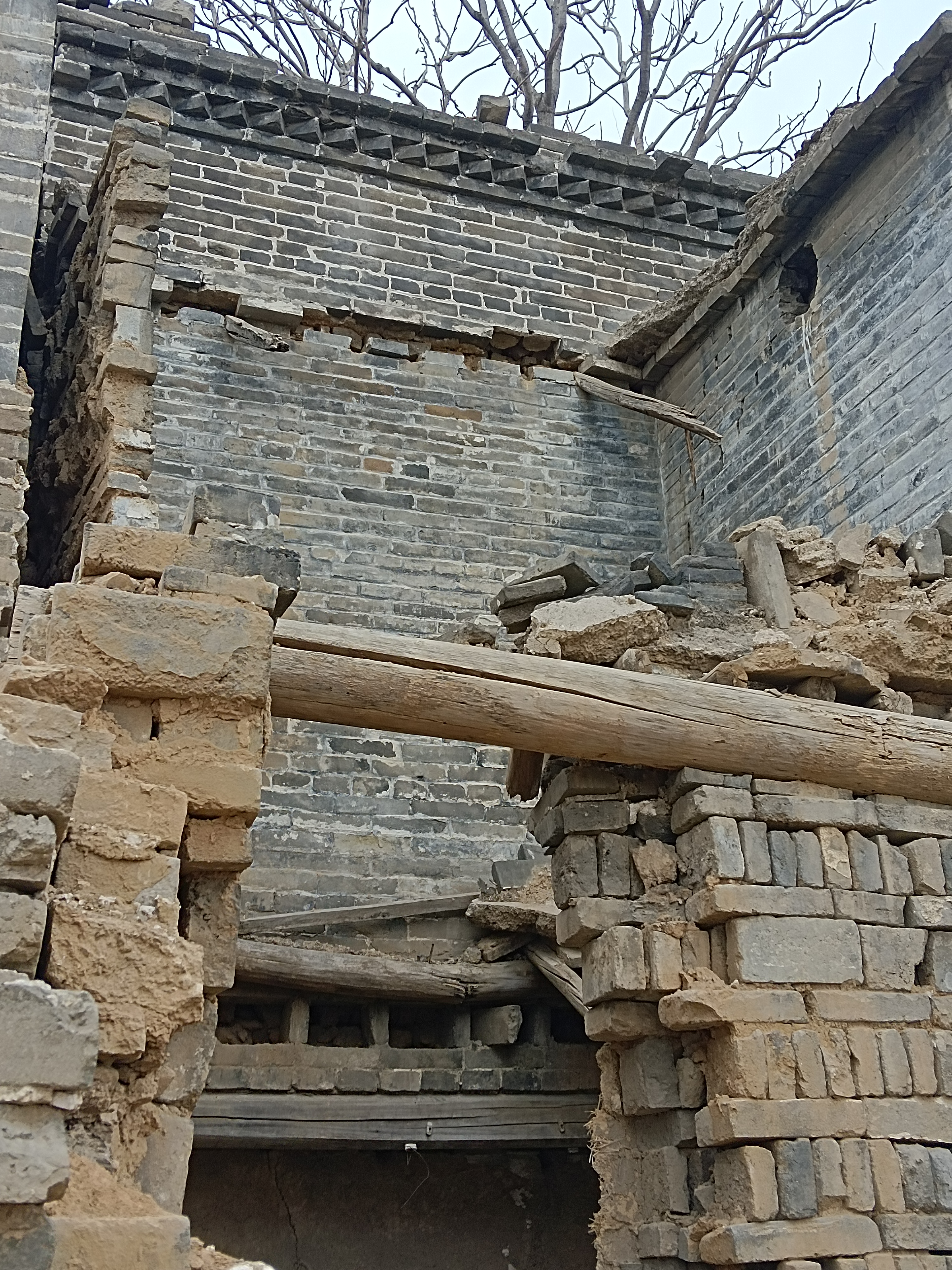 🌳探秘废弃建筑,感受岁月痕迹🌆