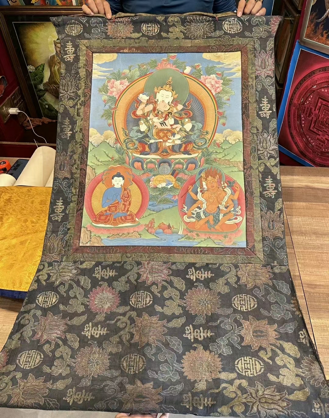 精品级老唐卡 【年份约四十年作品】 金刚萨埵 原装老藏裱118×70厘米