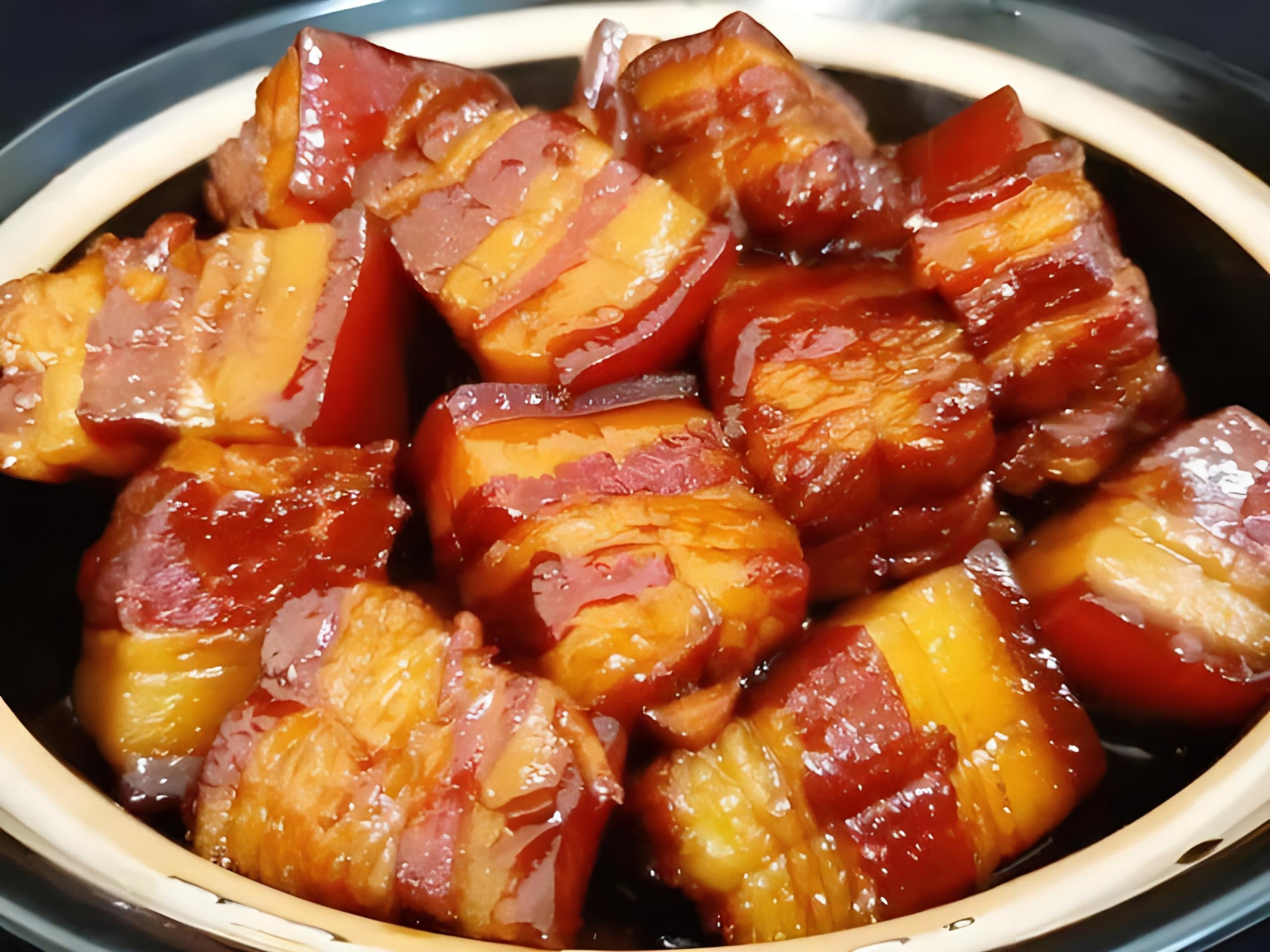 春节大餐必备美食第四道——红烧肉 红烧肉是一道非常受欢迎的中式