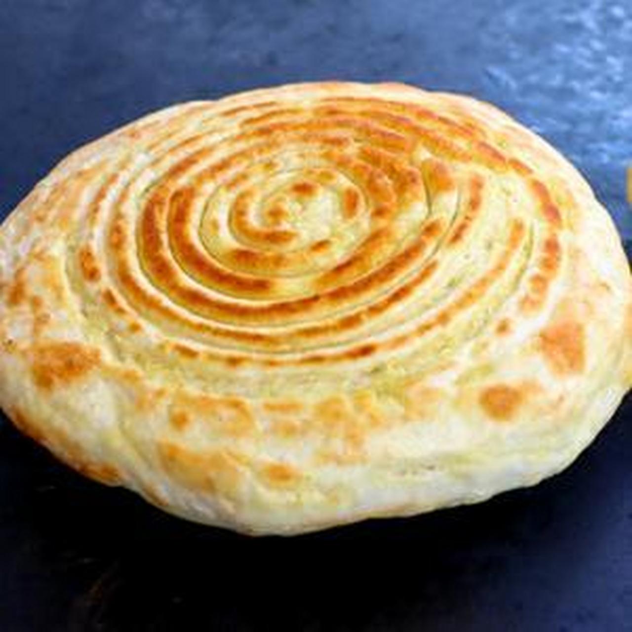 02制作工艺:河南传统老式火烧的制作过程非常独特.