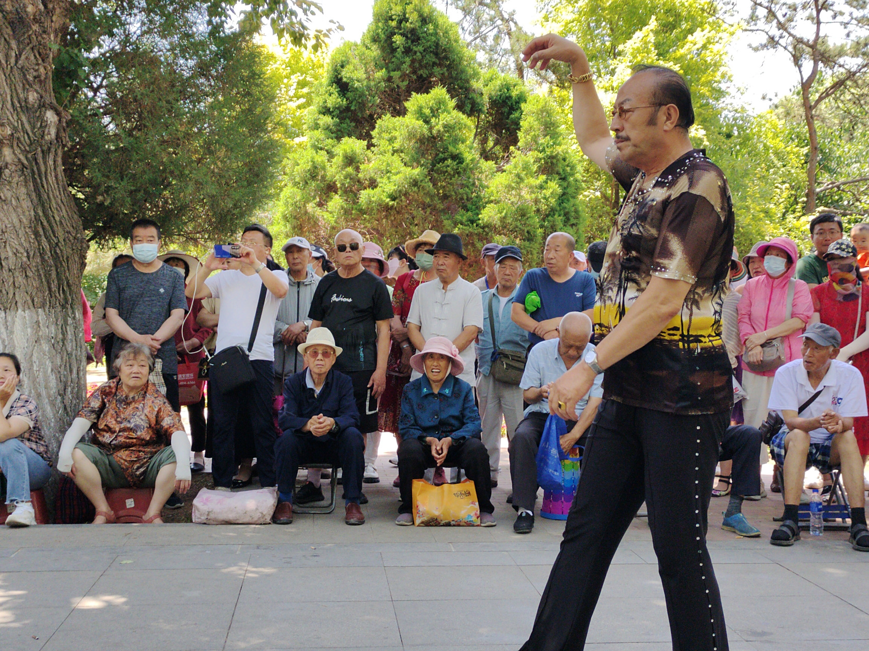 舞蹈# 沈阳劳动公园高冷的网红跳舞大爷       提起沈阳劳动公园的网