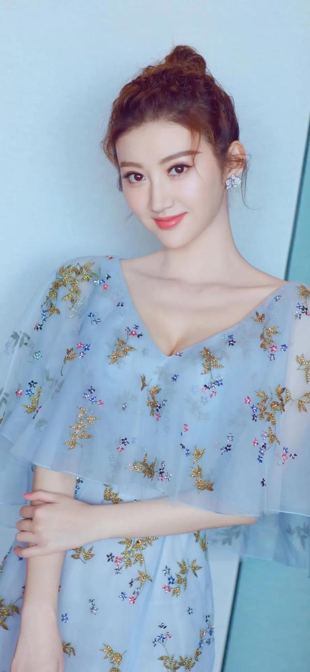 3,真实爆料,某女星保持身材的秘密就是喝  绿茵逸安,一个狂甩19jin